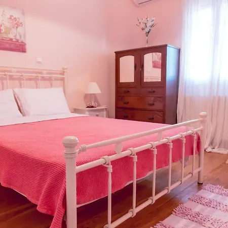 Traditional House In The Centre Of Holiday home *
