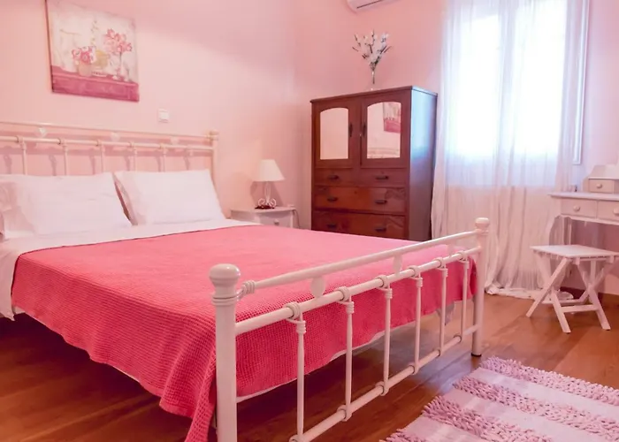 Traditional House In The Centre Of Holiday home *